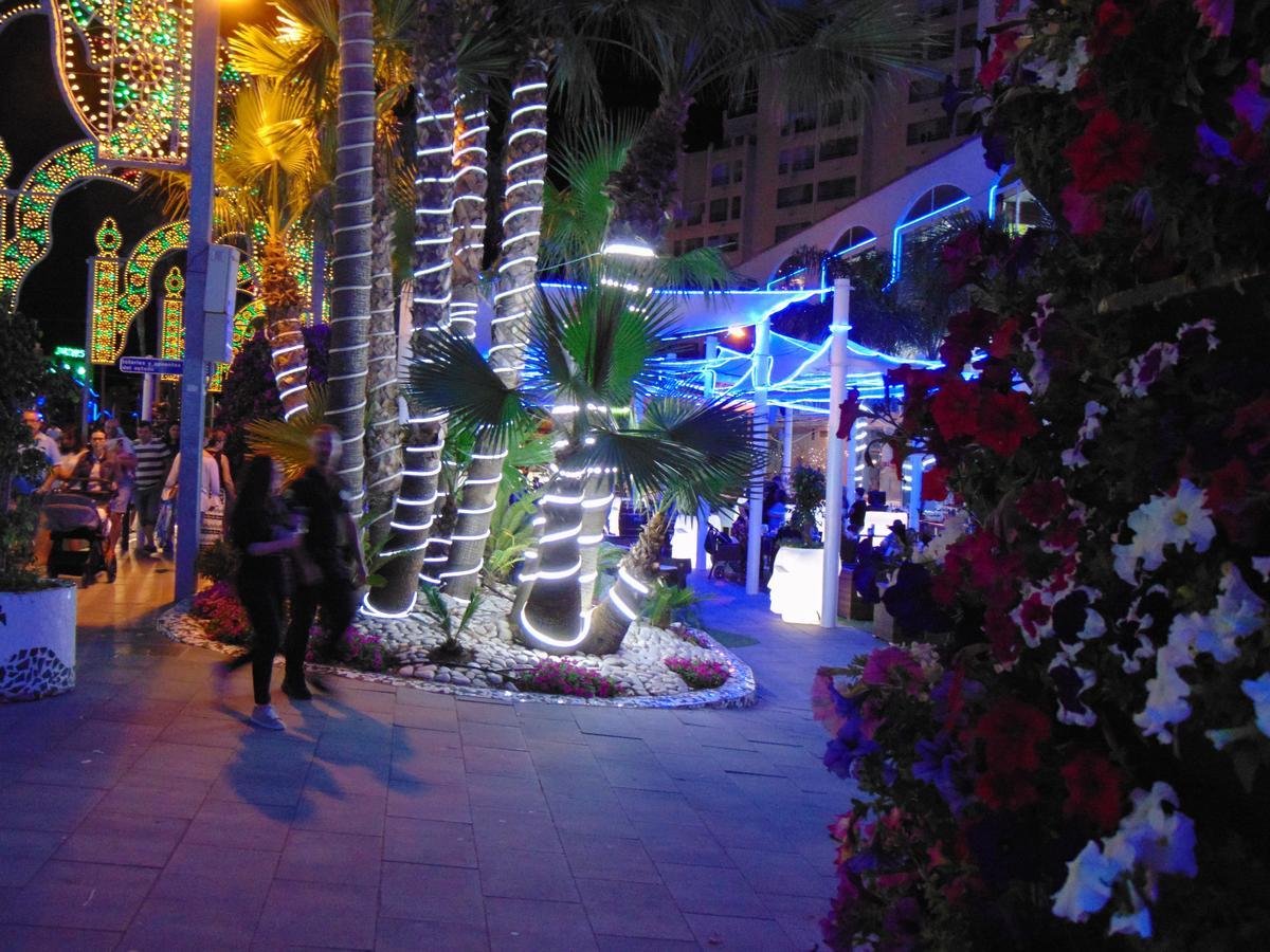 Varios Con 2 Dorm En Marina Dor , La Playa De Amplaries 47 , Vista Lateral Al Mar