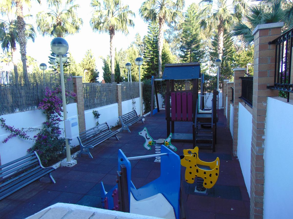 Varios Con 2 Dorm En Marina Dor , La Playa De Amplaries 47 , Vista Lateral Al Mar *